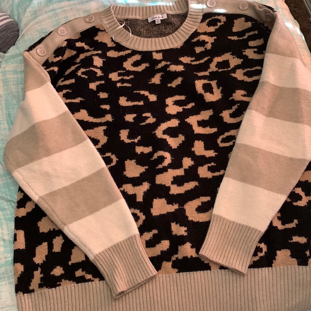 White birch size 2x sweater never worn will fit 3x